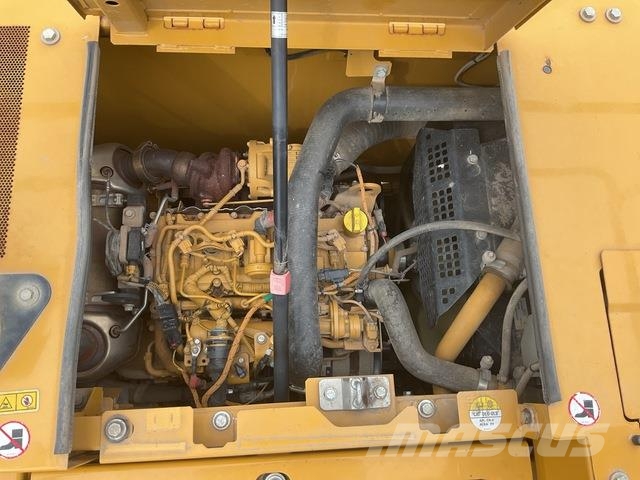CAT 313GC حفارات زحافة
