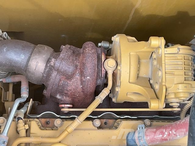 CAT 313GC حفارات زحافة