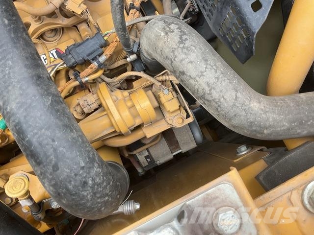 CAT 313GC حفارات زحافة