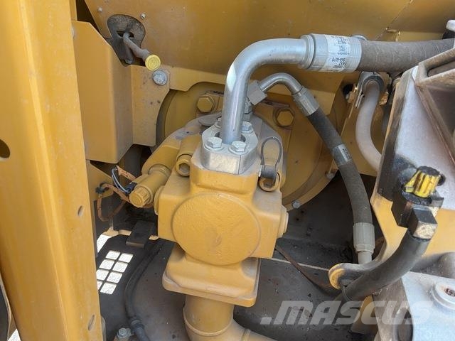 CAT 313GC حفارات زحافة