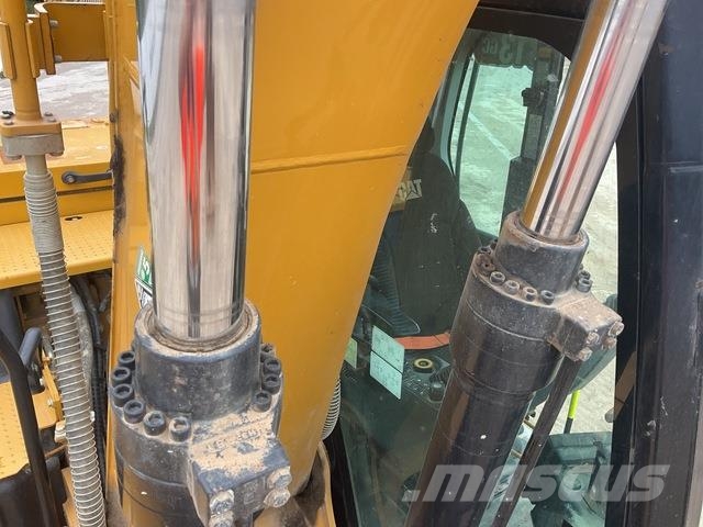 CAT 313GC حفارات زحافة