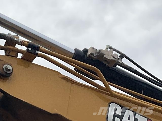 CAT 313GC حفارات زحافة