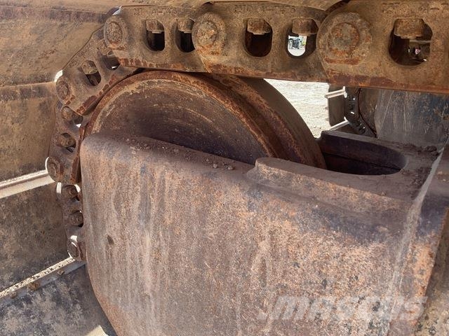 CAT 313GC حفارات زحافة