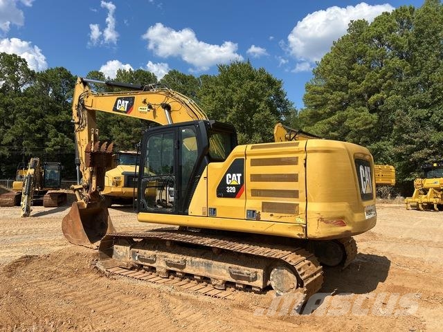 CAT 320 حفارات زحافة