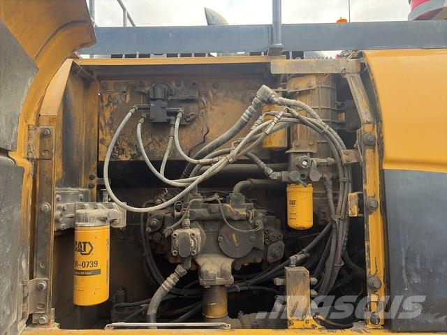 CAT 320D Escavadeiras de esteiras