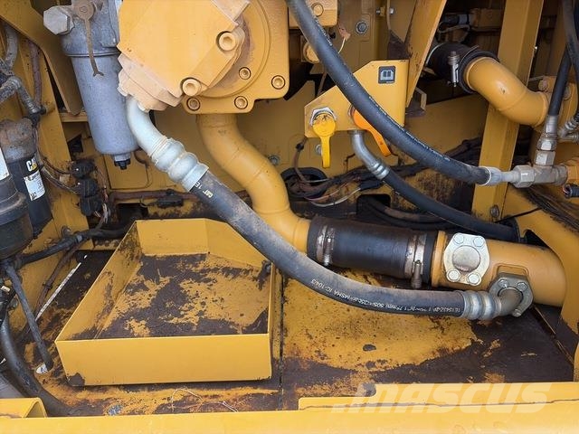 CAT 323 Beltegraver