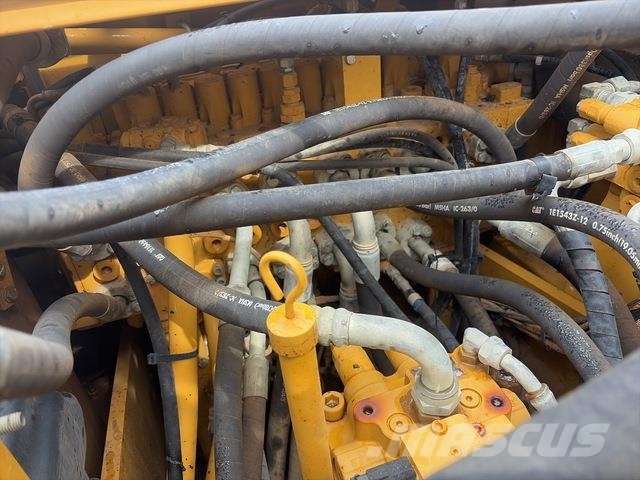 CAT 323 Beltegraver