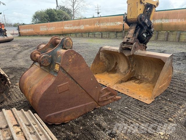 CAT 323 Beltegraver
