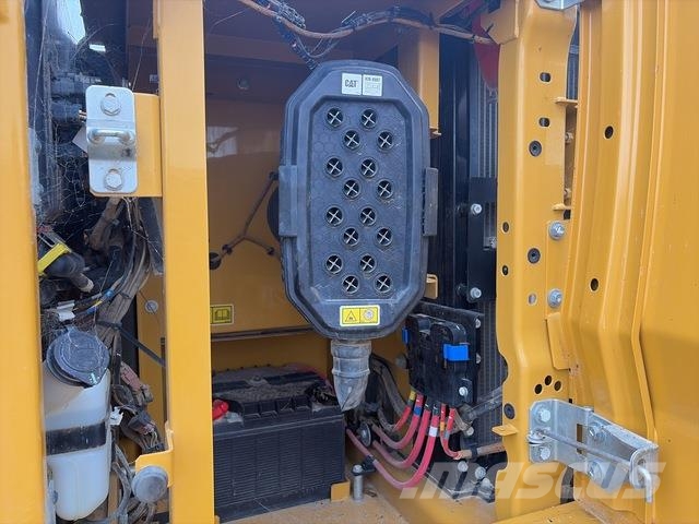 CAT 323 حفارات زحافة