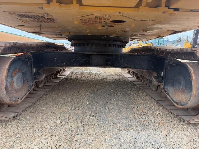 CAT 323 حفارات زحافة