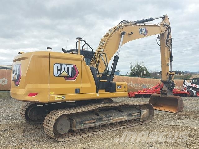 CAT 323 حفارات زحافة