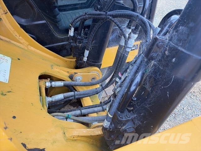 CAT 323 حفارات زحافة