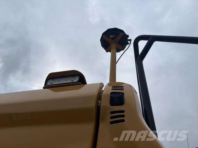 CAT 323 حفارات زحافة