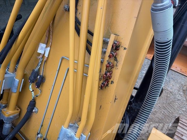 CAT 323 حفارات زحافة