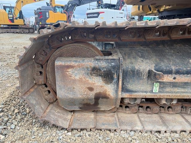 CAT 323 حفارات زحافة