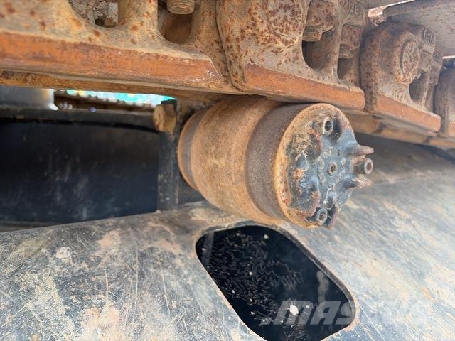 CAT 323 حفارات زحافة