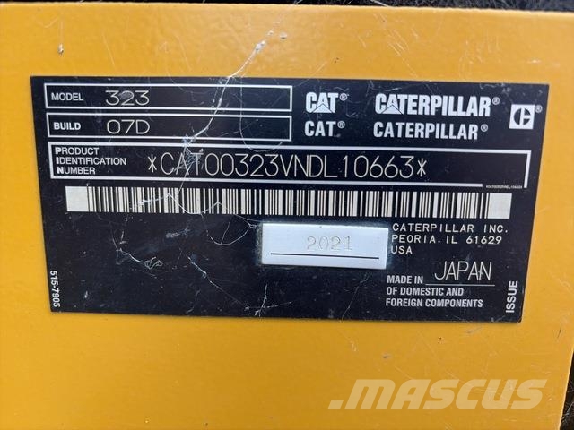 CAT 323 حفارات زحافة