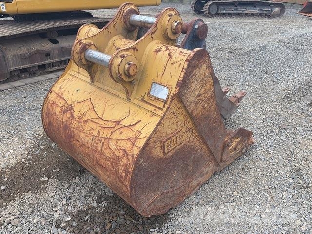 CAT 323 حفارات زحافة