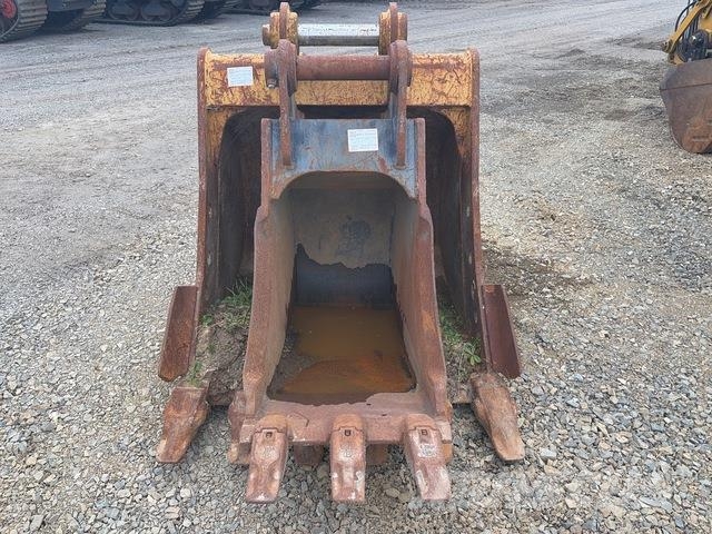 CAT 323 حفارات زحافة