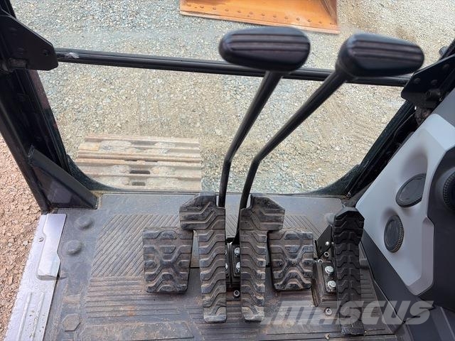 CAT 323 حفارات زحافة