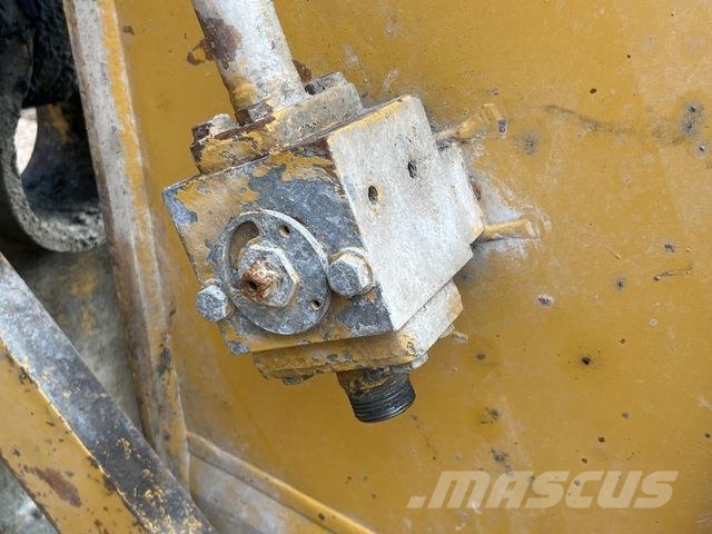 CAT 324DL 大型油圧ショベル12t以上(パワーショベル・ユンボ)