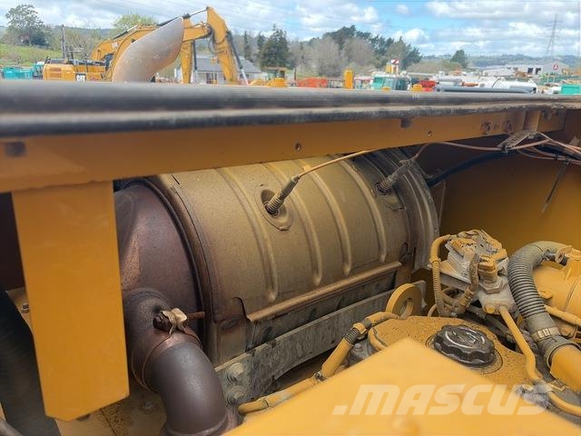CAT 330 Crawler excavators