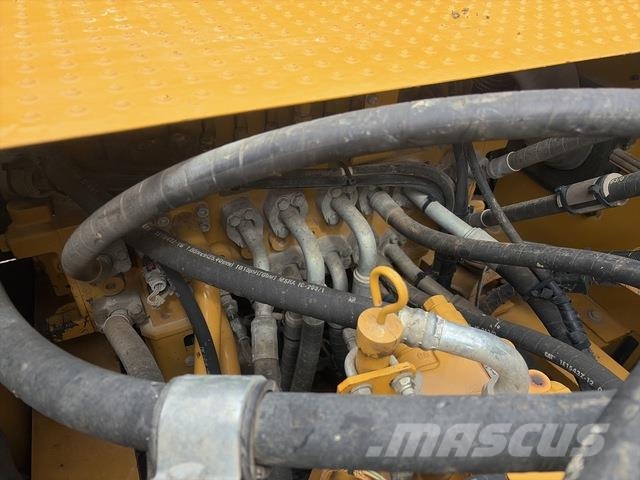 CAT 330 Crawler excavators