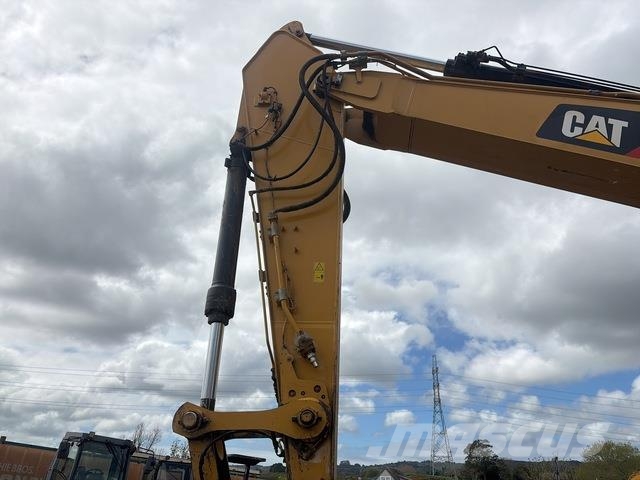 CAT 330 Crawler excavators