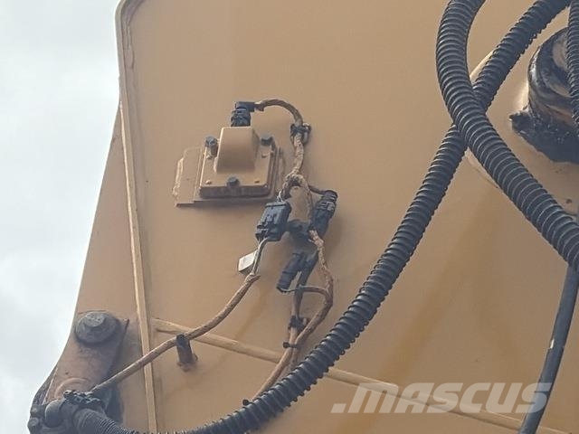 CAT 330 Crawler excavators