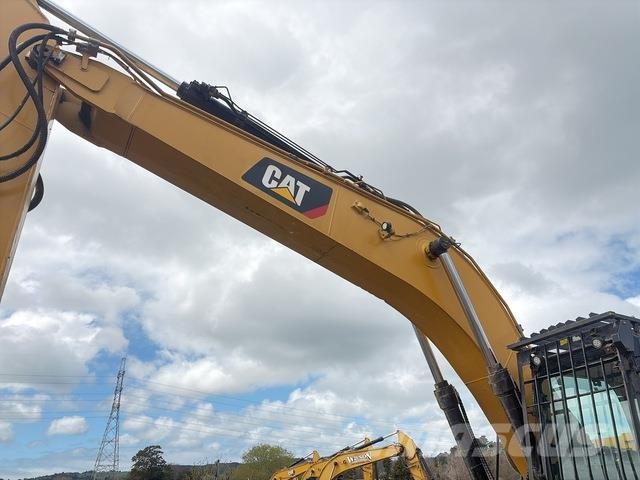 CAT 330 Crawler excavators