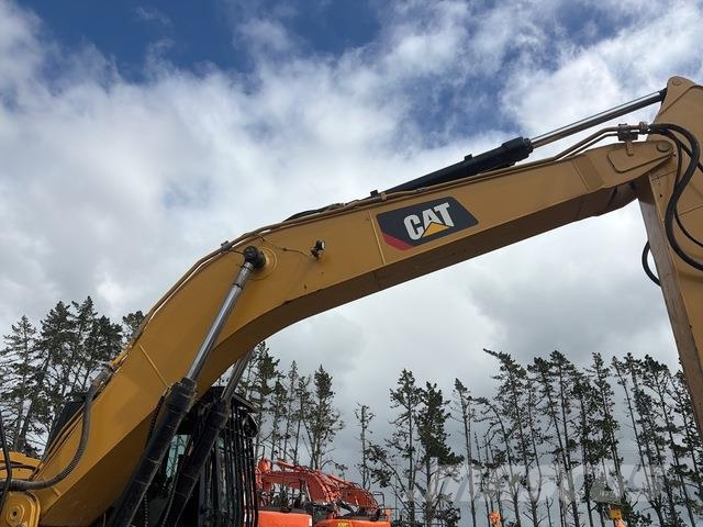CAT 330 Crawler excavators