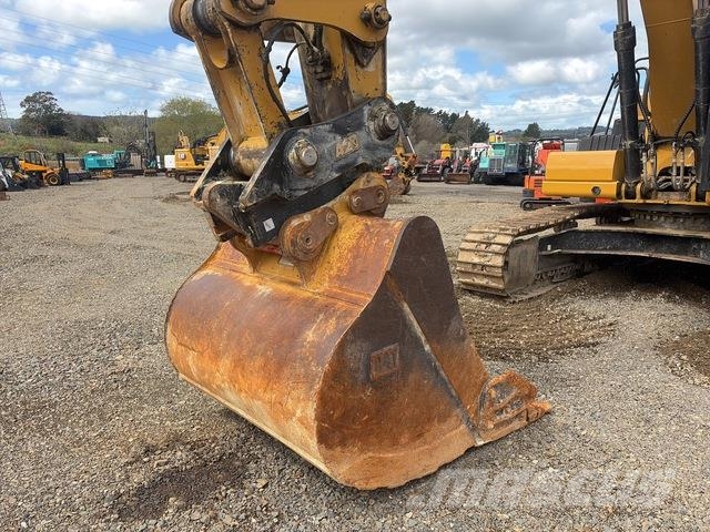 CAT 330 Crawler excavators