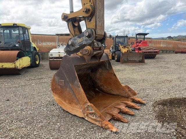 CAT 330 Crawler excavators