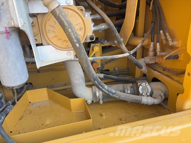 CAT 330 Crawler excavators