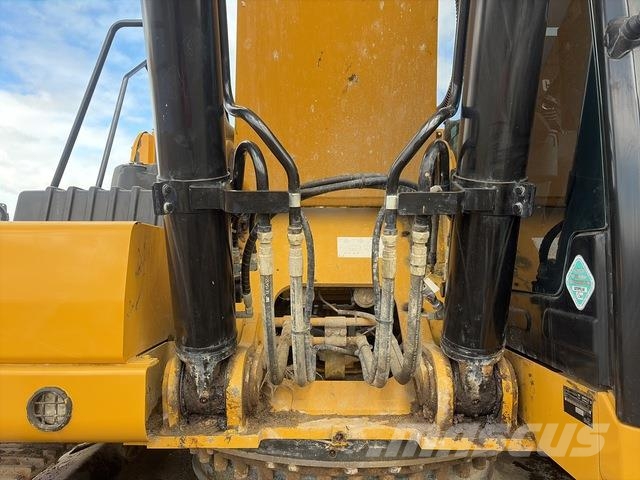 CAT 330 Crawler excavators