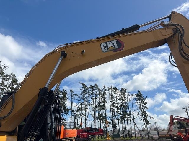 CAT 330 Crawler excavators