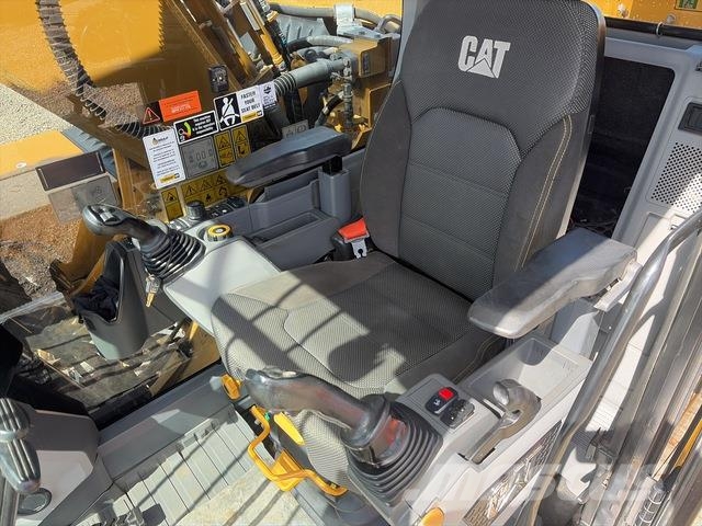 CAT 330 Crawler excavators