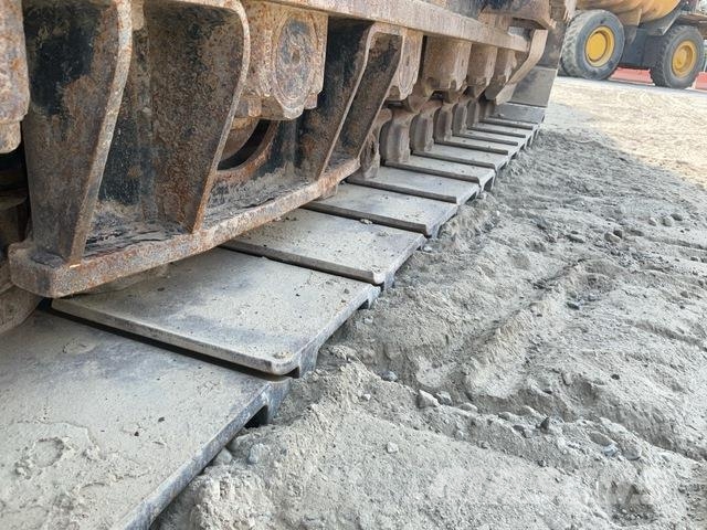 CAT 340D2L حفارات زحافة