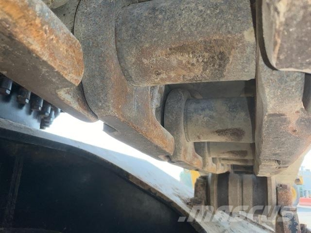 CAT 340D2L حفارات زحافة