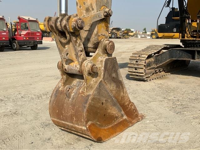 CAT 340D2L حفارات زحافة