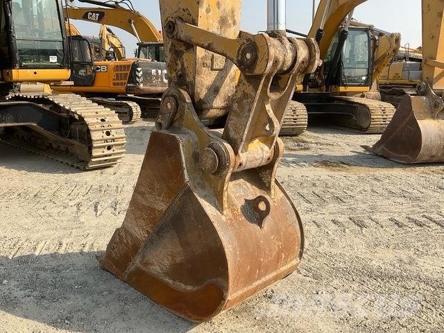 CAT 340D2L حفارات زحافة