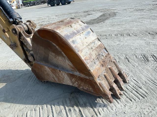 CAT 340D2L حفارات زحافة