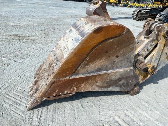 CAT 340D2L حفارات زحافة