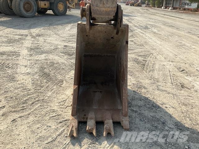 CAT 340D2L حفارات زحافة