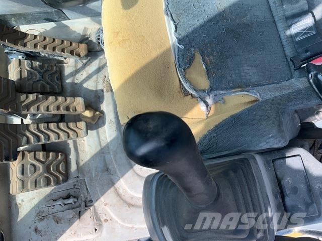 CAT 340D2L حفارات زحافة