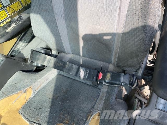 CAT 340D2L حفارات زحافة