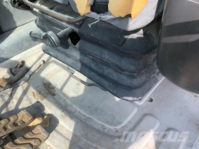 CAT 340D2L حفارات زحافة