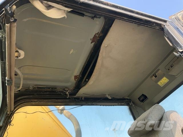CAT 340D2L حفارات زحافة