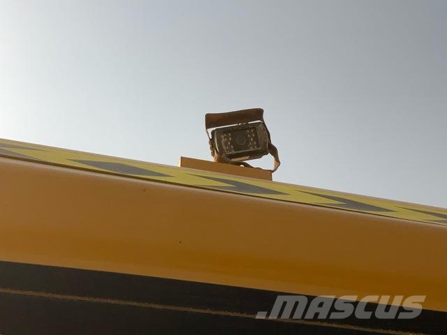 CAT 340D2L حفارات زحافة