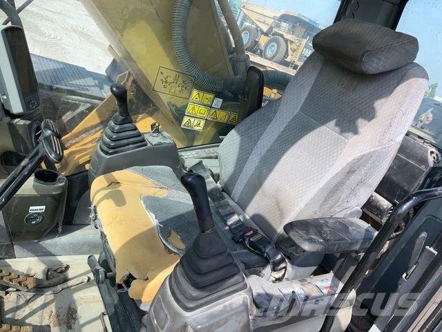 CAT 340D2L حفارات زحافة